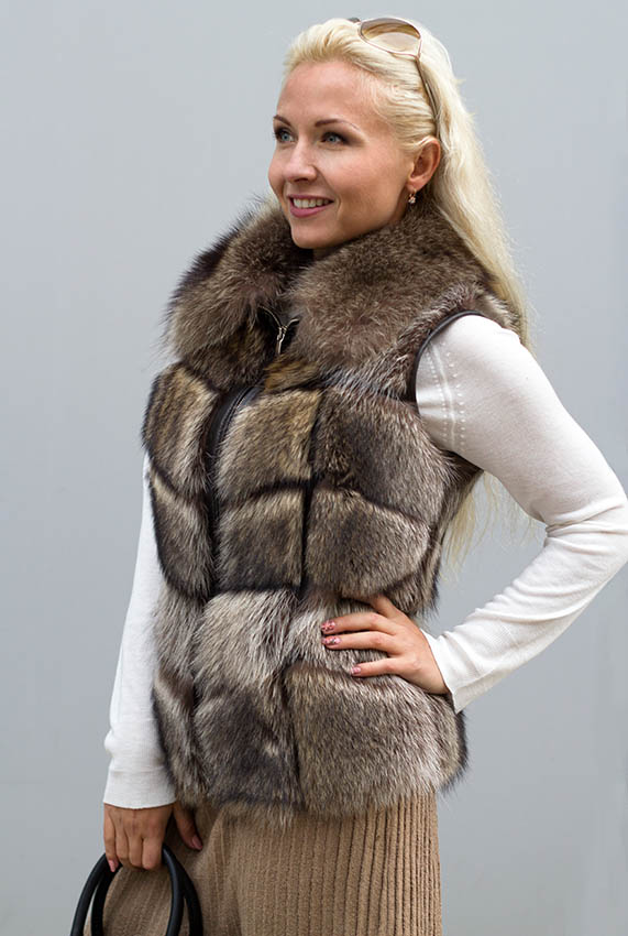 Fur vest with a zipper is made of raccoon fur