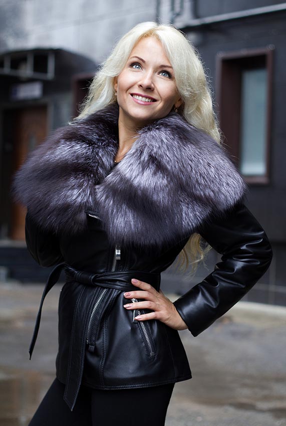 Short leather jacket with fur collar genuine fox fur
